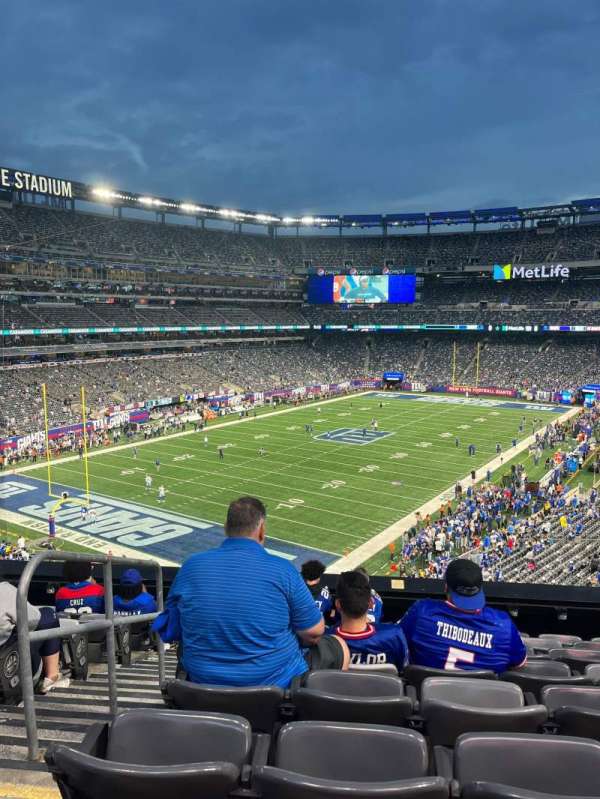 MetLife Stadium, section: 221A, row: 8, seat: 21