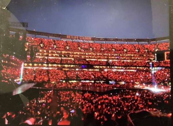 MetLife Stadium, section: 142, row: 27