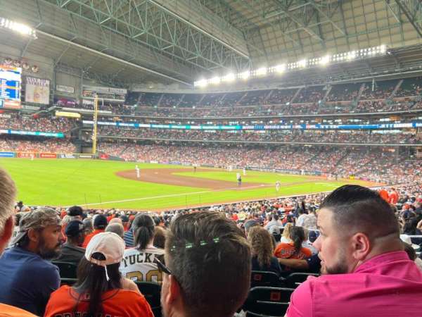 Daikin Park, section: 107, row: 28, seat: 17