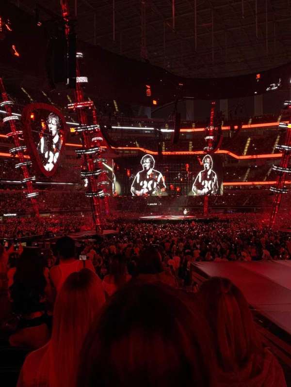 SoFi Stadium, section: 124, row: 10, seat: 4