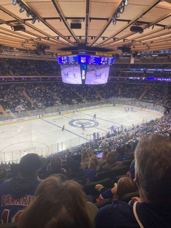 Madison Square Garden, section: 208, row: 7, seat: 10