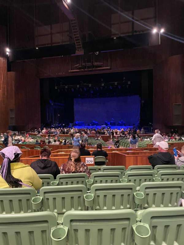 TD Pavilion at the Mann, section: Main 400, row: FF, seat: 404