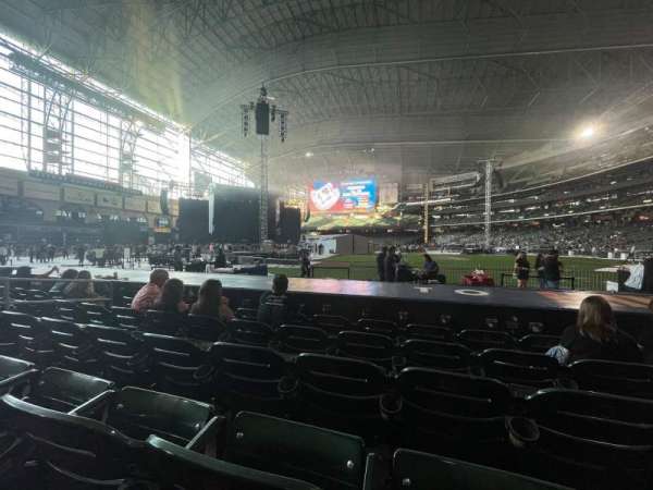 Daikin Park, section: 113, row: 9, seat: 7
