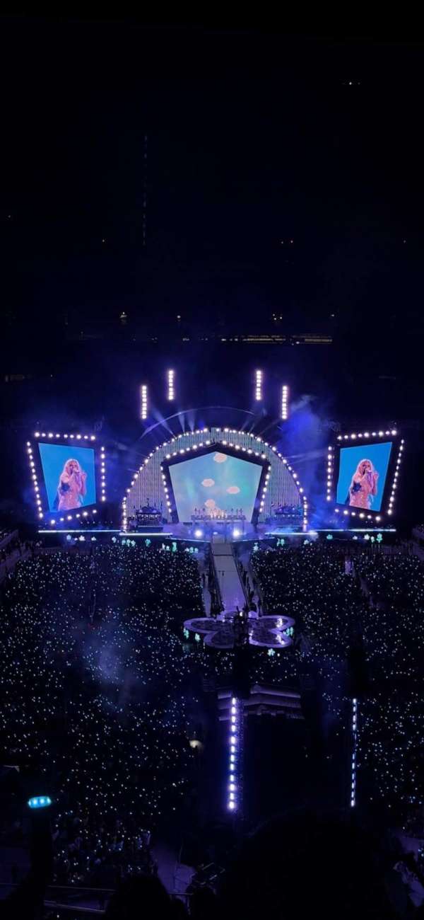 MetLife Stadium, section: 327, row: 14, seat: 9