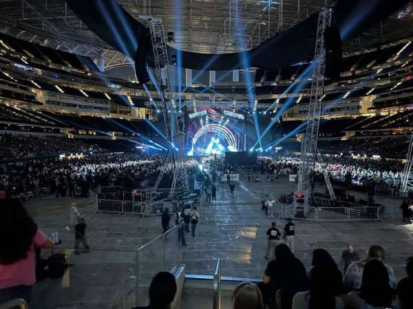 SoFi Stadium, section: 121, row: 6, seat: 20
