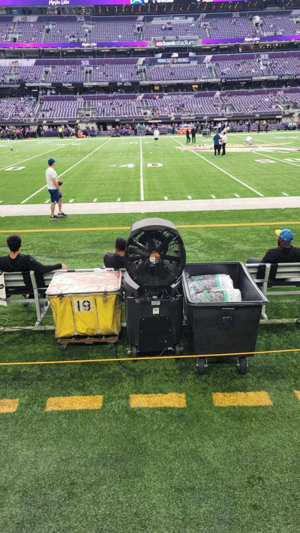 U.S. Bank Stadium, section: V4, row: 1, seat: 2