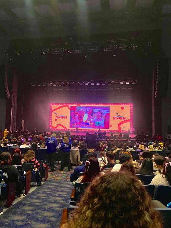 Rosemont Theatre, section: 108, row: R, seat: 1