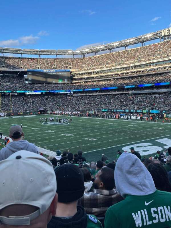 MetLife Stadium, section: 131, row: 26, seat: 10