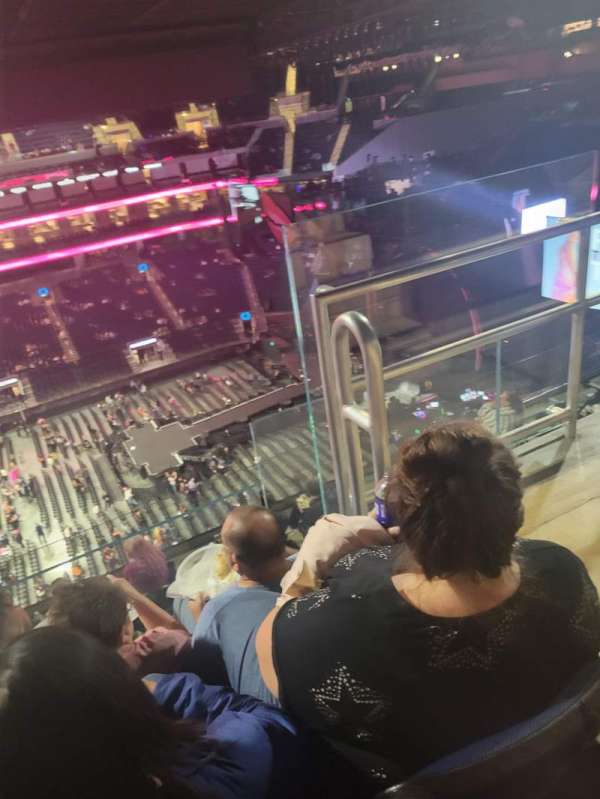 Chase center, section: 207, row: 12, seat: 2