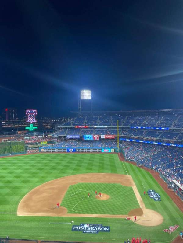 Citizens Bank Park, section: 425, row: 3, seat: 14