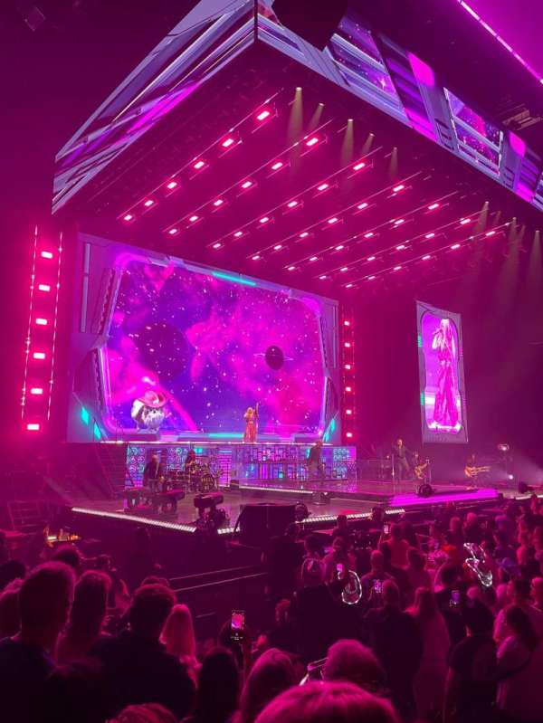 Centre Bell, section: 102, row: DD, seat: 7