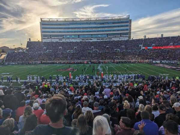 Jones AT&T Stadium, section: 18, row: 27, seat: 14