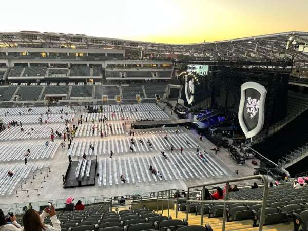 BMO Stadium, section: 211, row: V, seat: 3