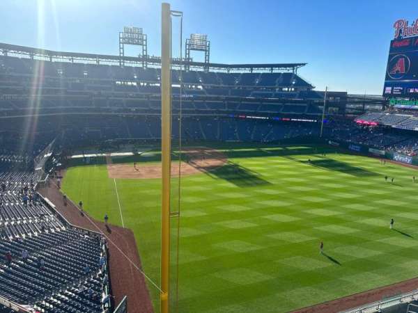 Citizens Bank Park, section: 305, row: 2, seat: 15