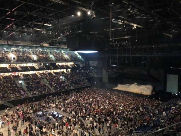 Uber Arena, section: 415, row: 7, seat: 3