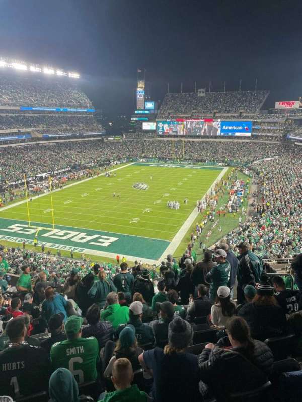 Lincoln Financial Field, section: M13, row: 18, seat: 9