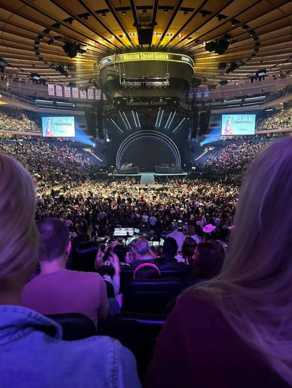Madison Square Garden, section: 102, row: 17, seat: 11