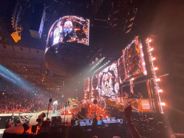 United Center, section: 121, row: 7, seat: 3