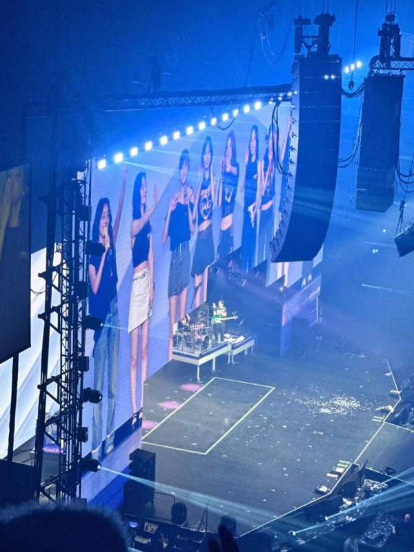 Uber Arena, section: 402