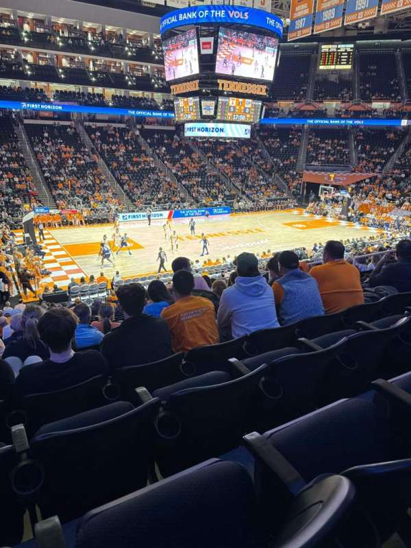 Thompson-Boling Arena, section: 123, row: 21, seat: 14