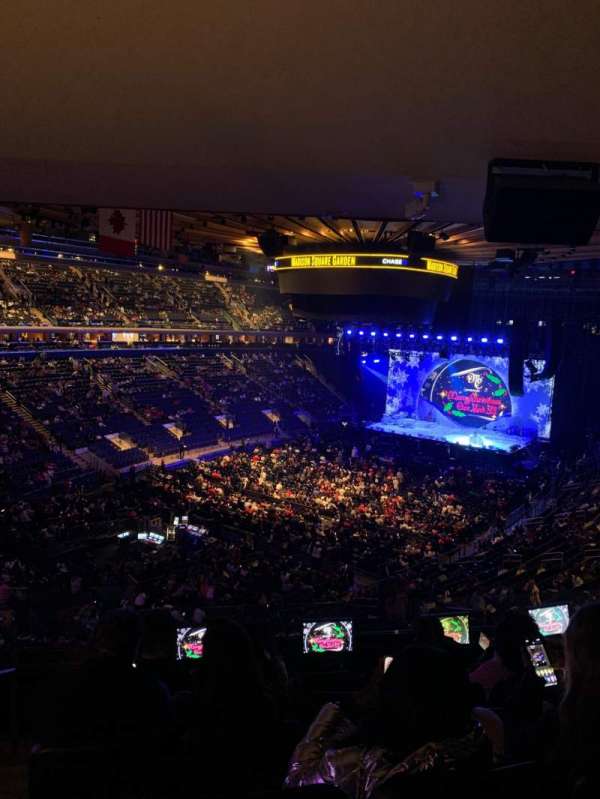 Madison Square Garden, section: 207, row: 6, seat: 1