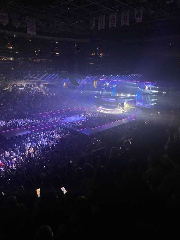 Capital One Arena, section: 213, row: H