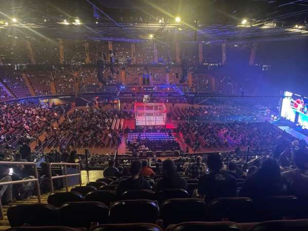Kia Forum, section: 209, row: 13, seat: 3