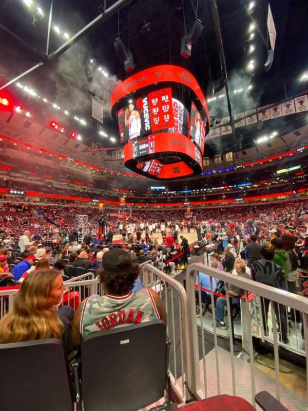 United Center, section: 104, row: 3, seat: 5