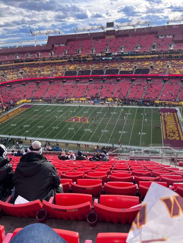 Northwest Stadium, section: 425, row: 20, seat: 4