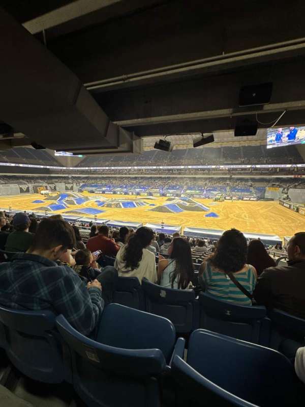 Alamodome, section: 109, row: 32, seat: 6