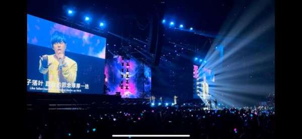 Paris La Défense Arena, section: 104, row: 8, seat: 8