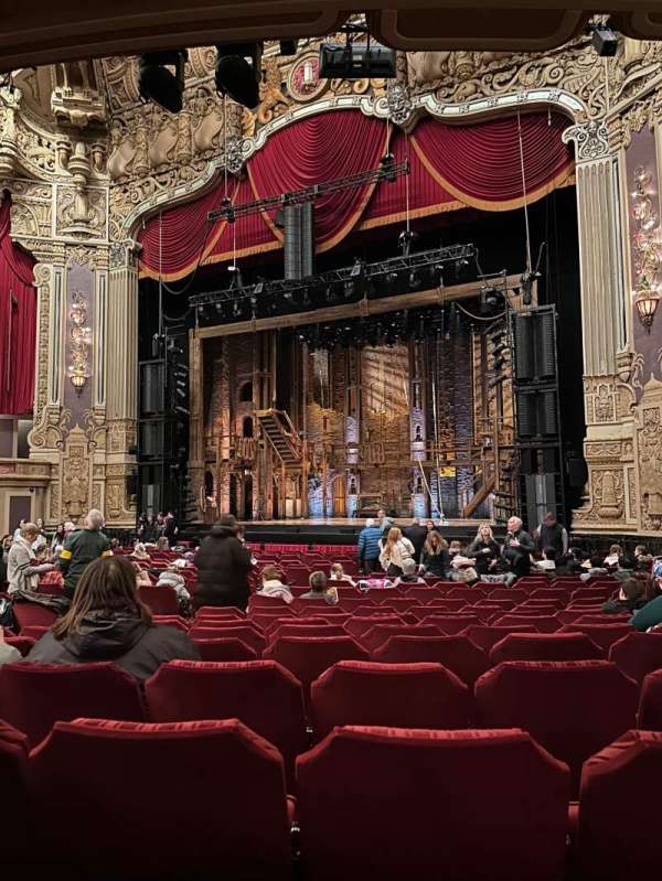 Nederlander Theatre, section: Orchestra R, row: V, seat: 18