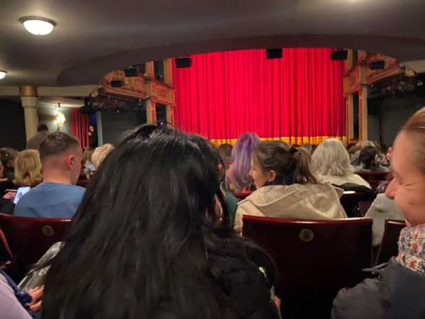 Duke of York's Theatre, section: Stalls, row: Q, seat: 8