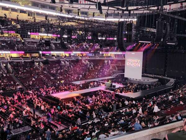 United Center, section: 204, row: 4, seat: 2