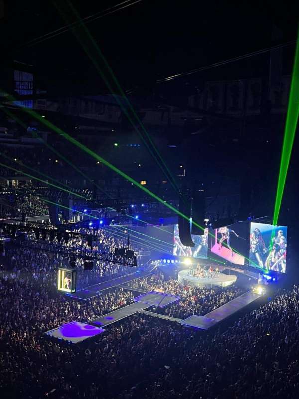 United Center, section: 305, row: 5, seat: 9