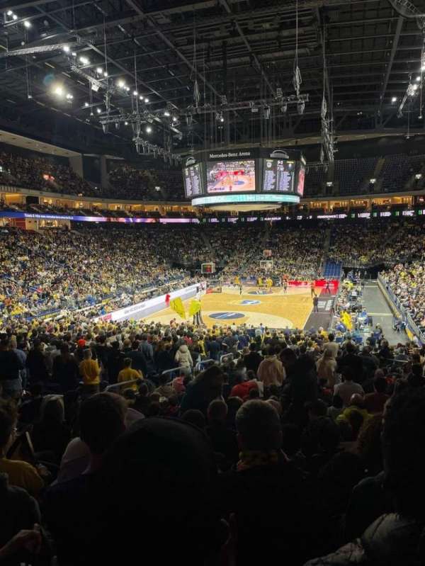 Uber Arena, section: 213, row: 20, seat: 7