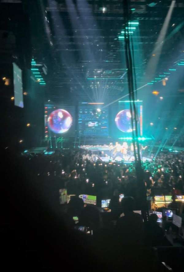 United Center, section: 107, row: 8, seat: 1