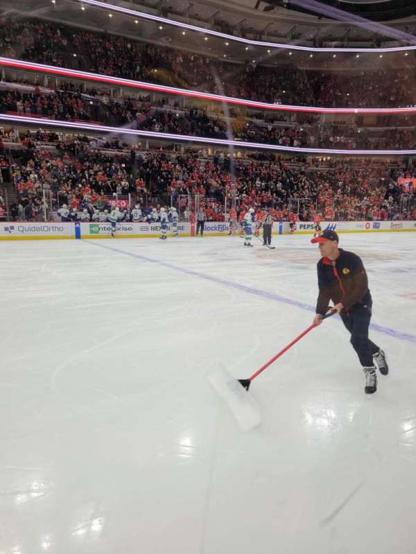United Center, section: 113, row: 1, seat: 4