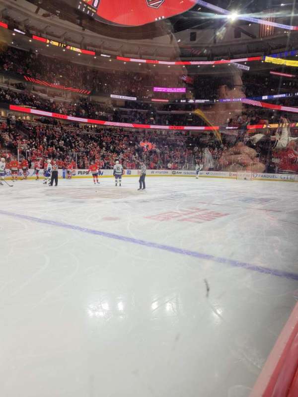 United Center, section: 113, row: 1, seat: 4