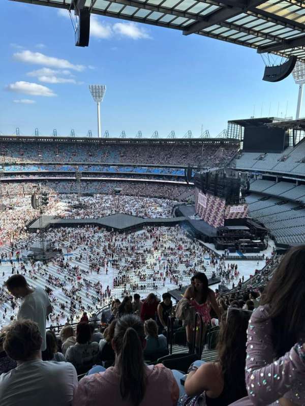 Melbourne Cricket Ground, section: Q45, row: W, seat: 4