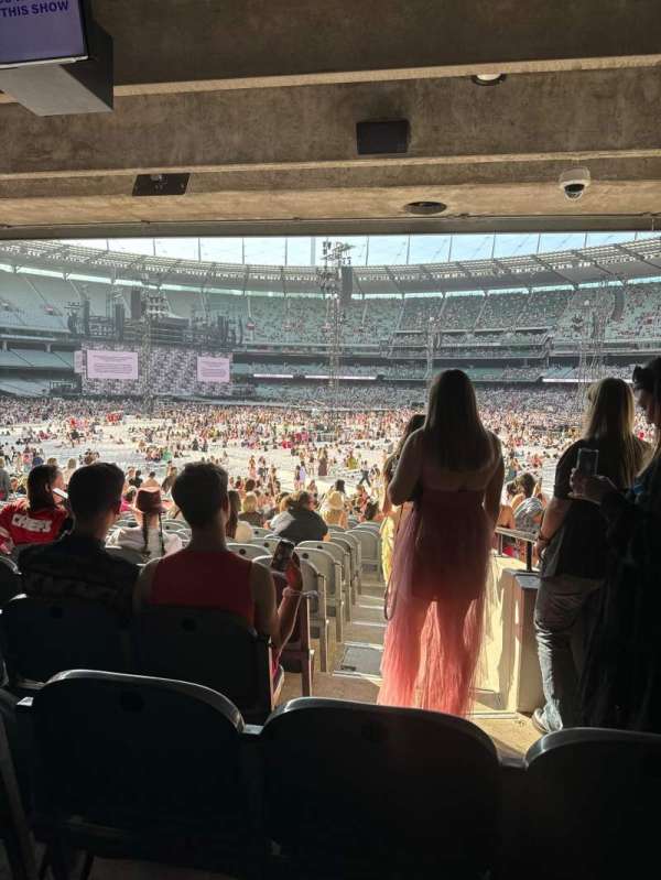 Melbourne Cricket Ground, section: M12, row: HH, seat: 4
