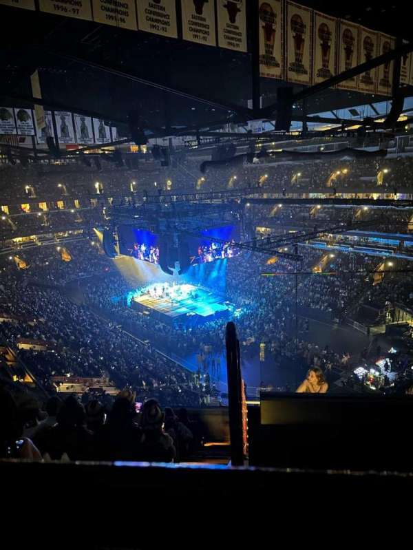 United Center, section: 330, row: 9, seat: 1