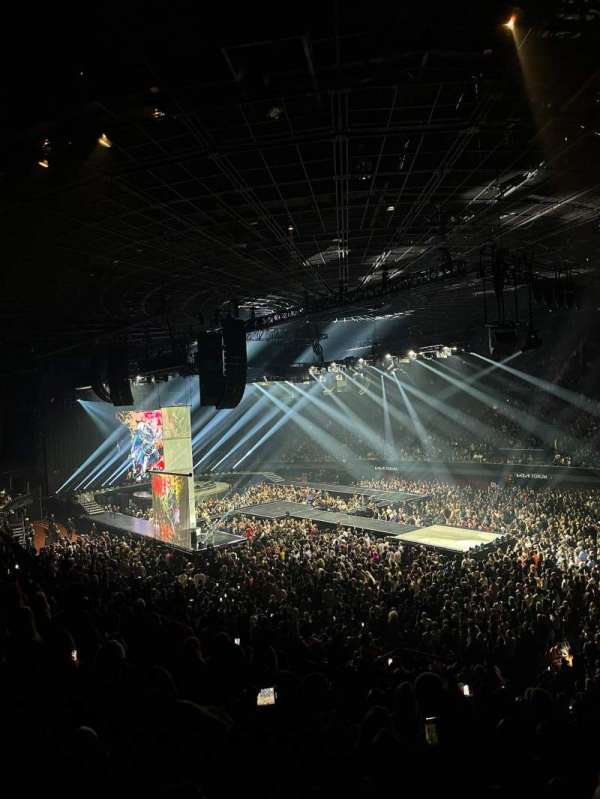 Kia Forum, section: 131, row: 15, seat: 11