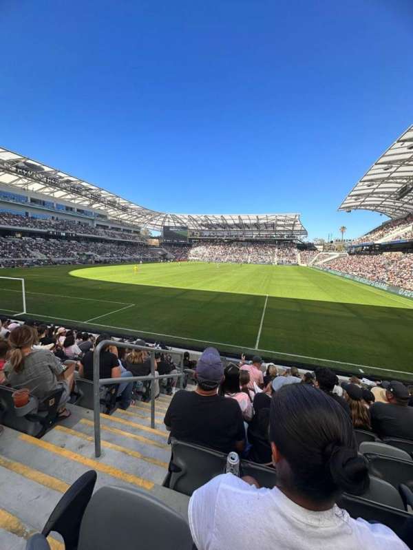 BMO Stadium, section: 121, row: J, seat: 24
