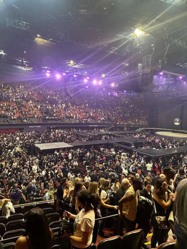 Kia Forum, section: 107, row: 10, seat: 6