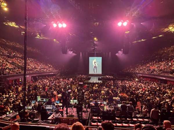 Kia Forum, section: 101, row: 6, seat: 2