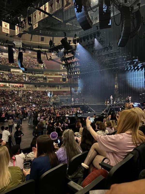 United Center, section: 101, row: 8, seat: 5