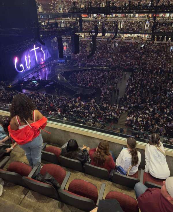 United Center, section: 317, row: 4, seat: 8