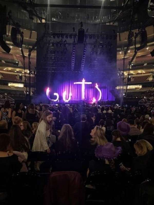 United Center, section: Floor 5, row: 1, seat: 3