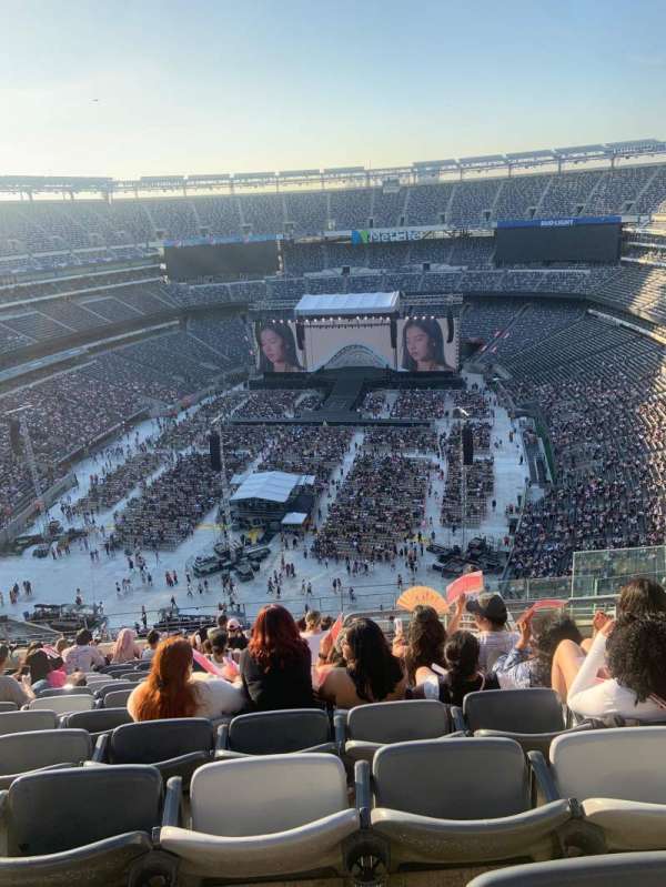 MetLife Stadium, section: 324, row: 17, seat: 6